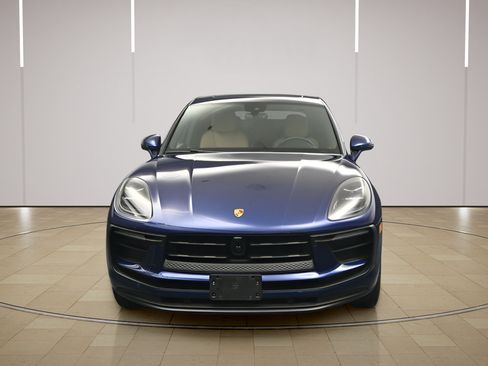 Certified 2023 Porsche Macan AWD/4WD image 29