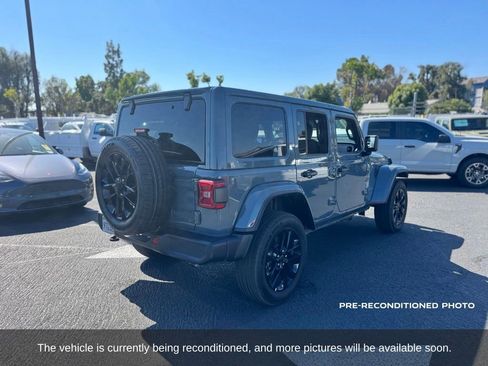 Used 2025 Jeep Wrangler Unlimited Sahara w/ Safety Group AWD/4WD image 6