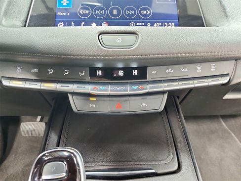 Used 2023 Cadillac XT4 Premium Luxury image 30