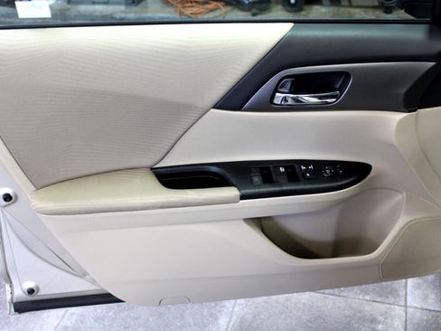 Used 2014 Honda Accord LX image 17
