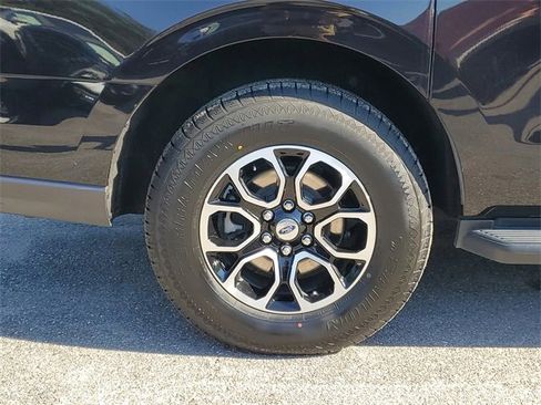 Used 2024 Ford Expedition Max XLT image 6