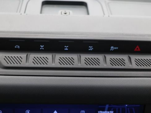 Used 2025 Ford Bronco Badlands image 26