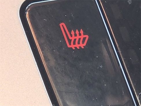 Certified 2022 Ford Explorer XLT w/ Equipment Group 202A image 5