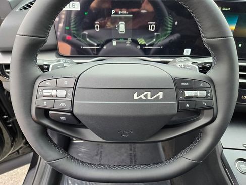 New 2026 Kia Sportage LX FWD image 16