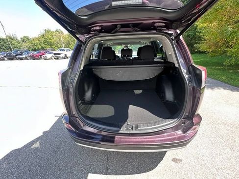 Used 2018 Toyota RAV4 XLE AWD/4WD image 10