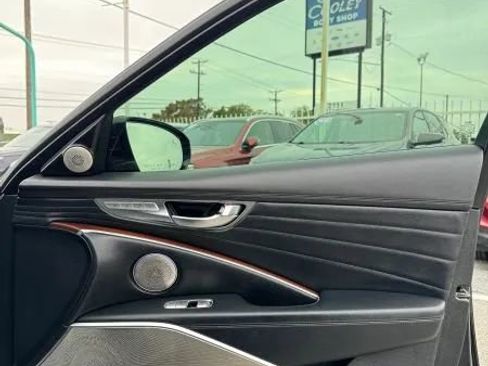 Used 2019 Kia K900 Luxury image 24