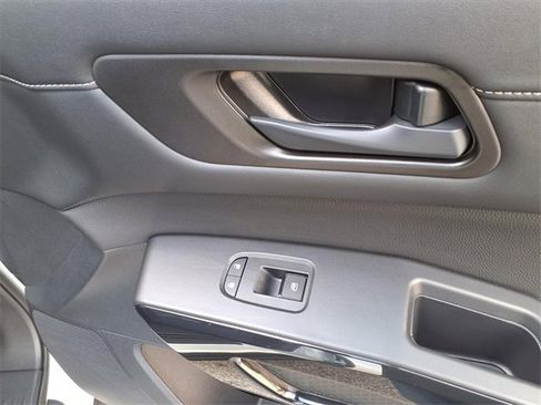 Certified 2024 Nissan Pathfinder SV image 30