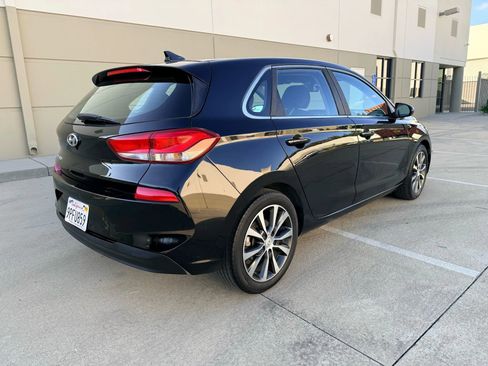 Used 2018 Hyundai Elantra GT image 5