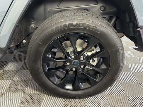 Used 2024 Jeep Wrangler Unlimited Sahara w/ Technology Group AWD/4WD image 17