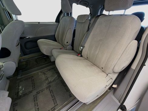 Used 2014 Toyota Sienna LE image 13
