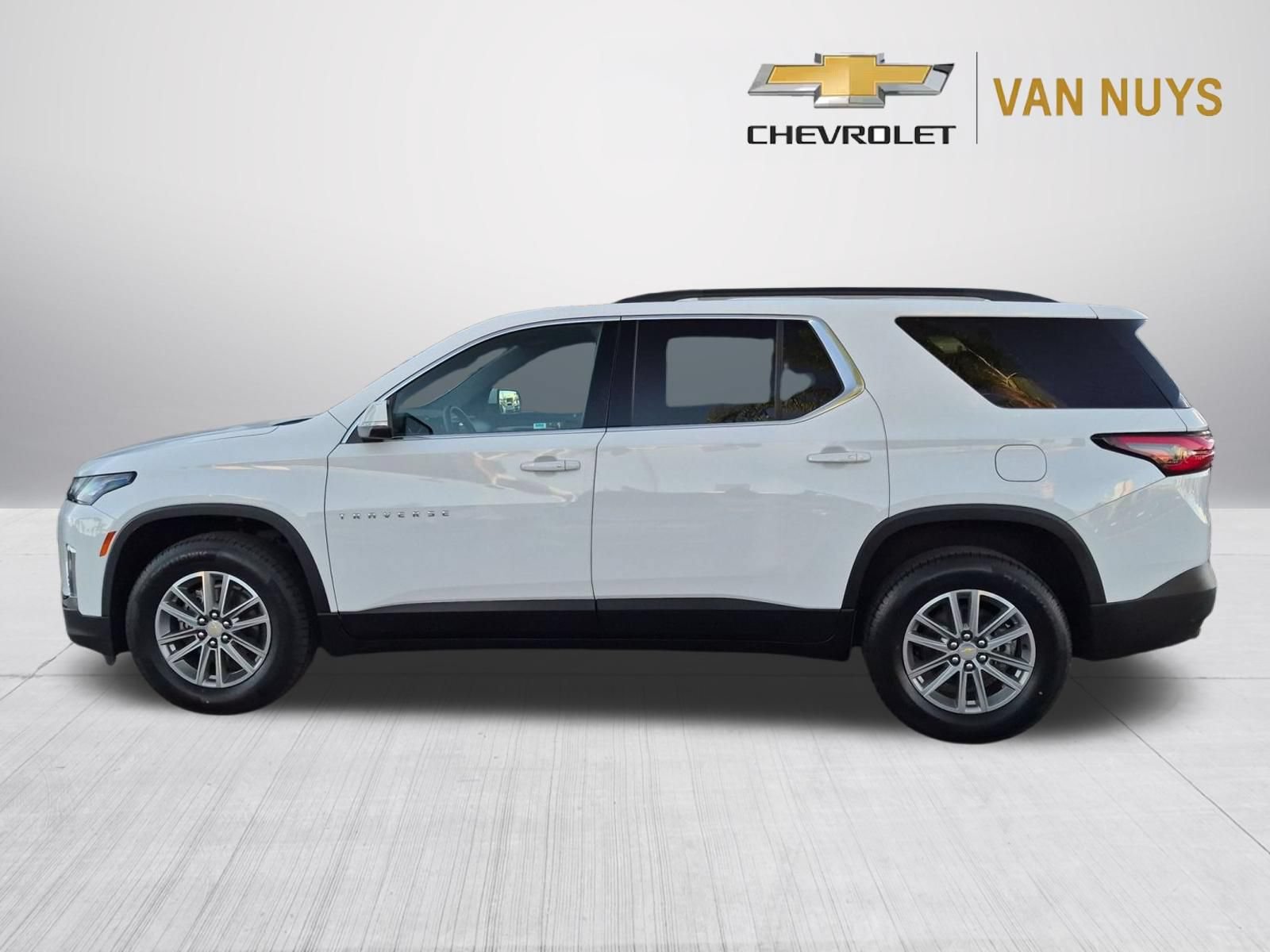 Used 2023 Chevrolet Traverse LT w/ LPO, Roadside Safety Package FWD image 8