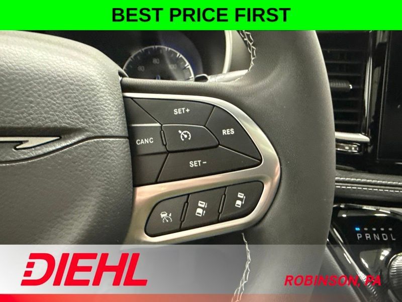 New 2027 Chrysler Pacifica Select w/ Family Tech Group FWD image 31