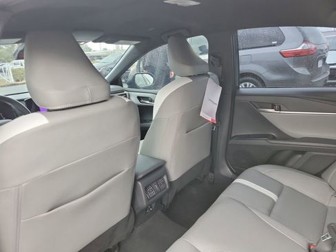 Used 2025 Toyota Camry SE image 11