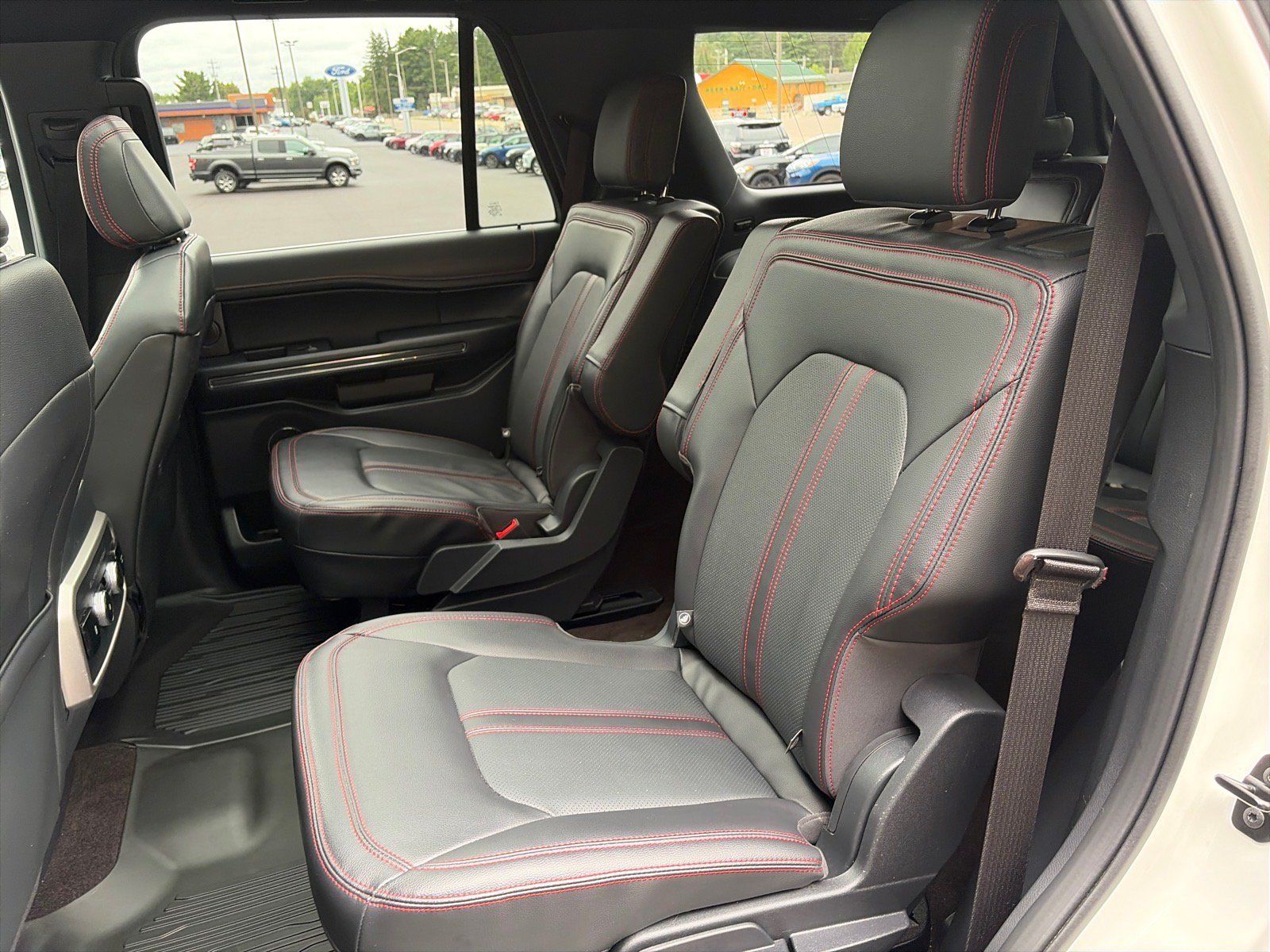 Used 2023 Ford Expedition Limited AWD/4WD image 12