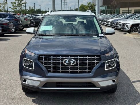 Used 2025 Hyundai Venue Limited image 6