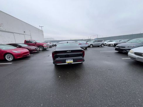 Used 2025 Kia K4 LXS image 16