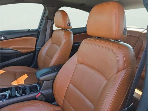 Used 2017 Chevrolet Cruze Premier FWD image 9