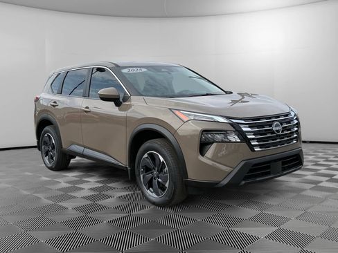 Used 2025 Nissan Rogue SV image 7