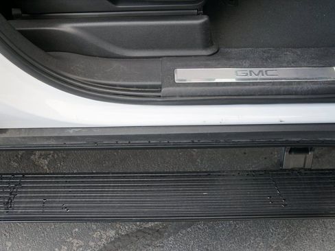 Used 2023 GMC Yukon SLT image 44