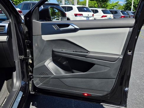 Certified 2023 Volkswagen Taos SE w/ Panoramic Sunroof Package FWD image 54