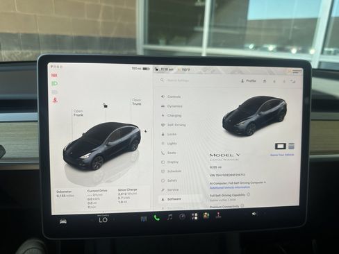 Used 2025 Tesla Model Y Long Range RWD image 30