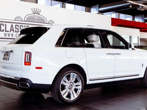 Used 2019 Rolls-Royce Cullinan AWD/4WD image 5