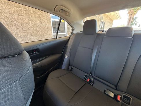 Used 2025 Nissan Versa SV FWD image 33