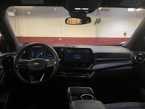 Used 2025 Chevrolet Equinox LT image 32