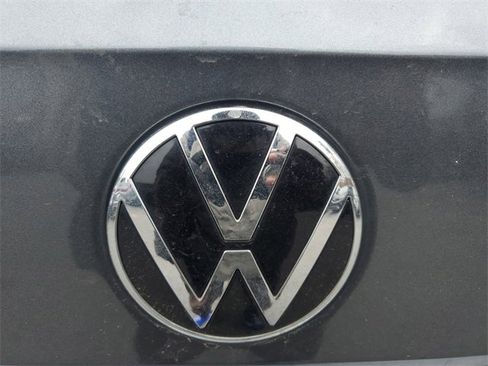 Used 2022 Volkswagen Taos SE image 6