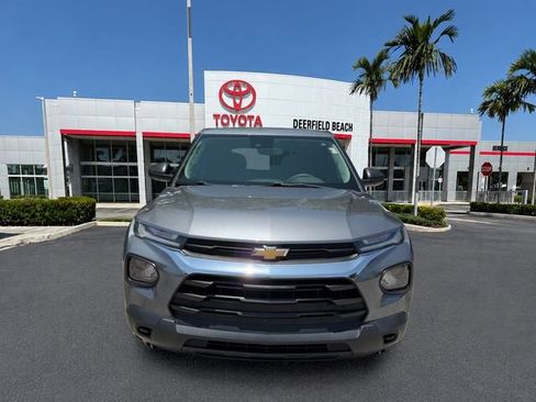 Used 2021 Chevrolet TrailBlazer LS FWD image 2
