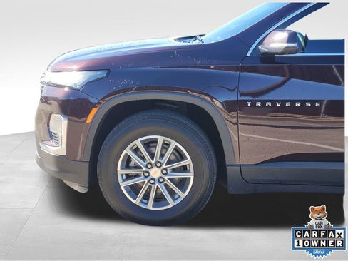 Used 2023 Chevrolet Traverse LT w/ Rear Camera Mirror Package image 10