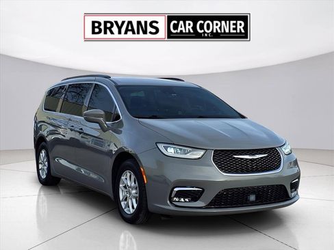 Used 2022 Chrysler Pacifica Touring-L image 17