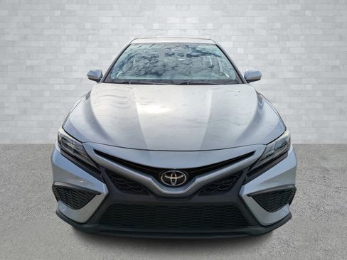 Used 2021 Toyota Camry SE image 3