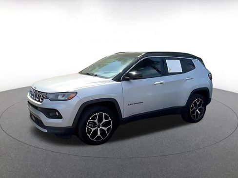 Used 2025 Jeep Compass Limited image 8
