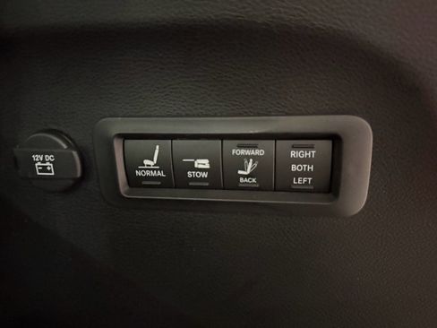 Used 2020 Chrysler Pacifica Limited image 28