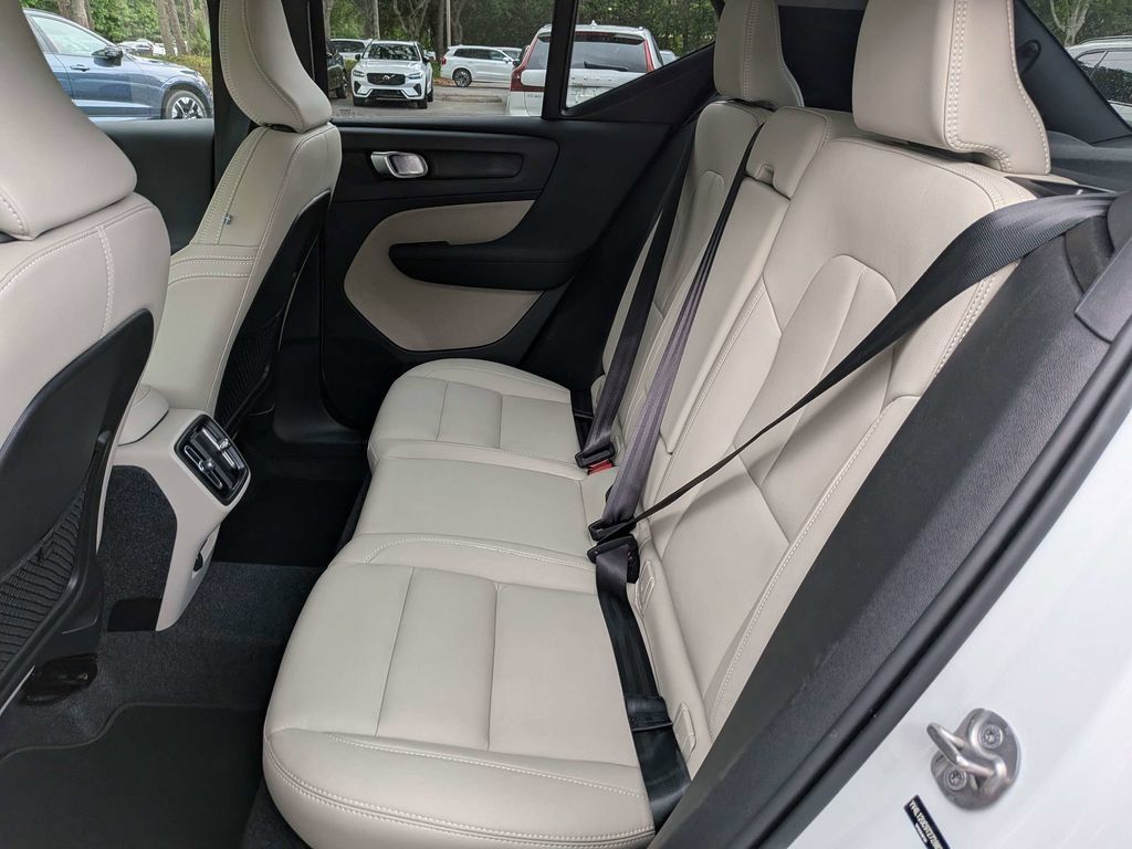 Certified 2026 Volvo XC40 B5 Plus AWD/4WD image 14
