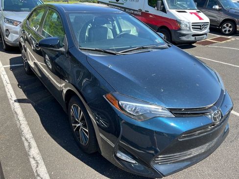 Used 2017 Toyota Corolla LE w/ LE Premium Package w/Moonroof FWD image 2