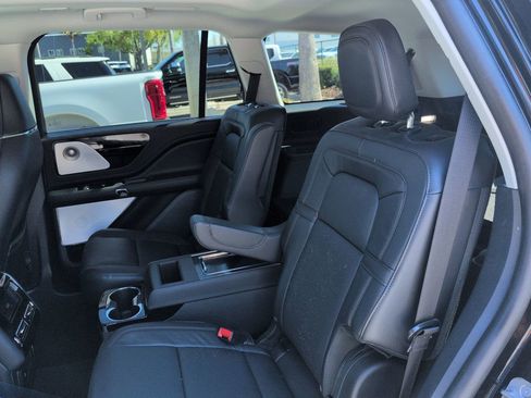 Used 2025 Lincoln Aviator Reserve w/ Equipment Group 201A image 14