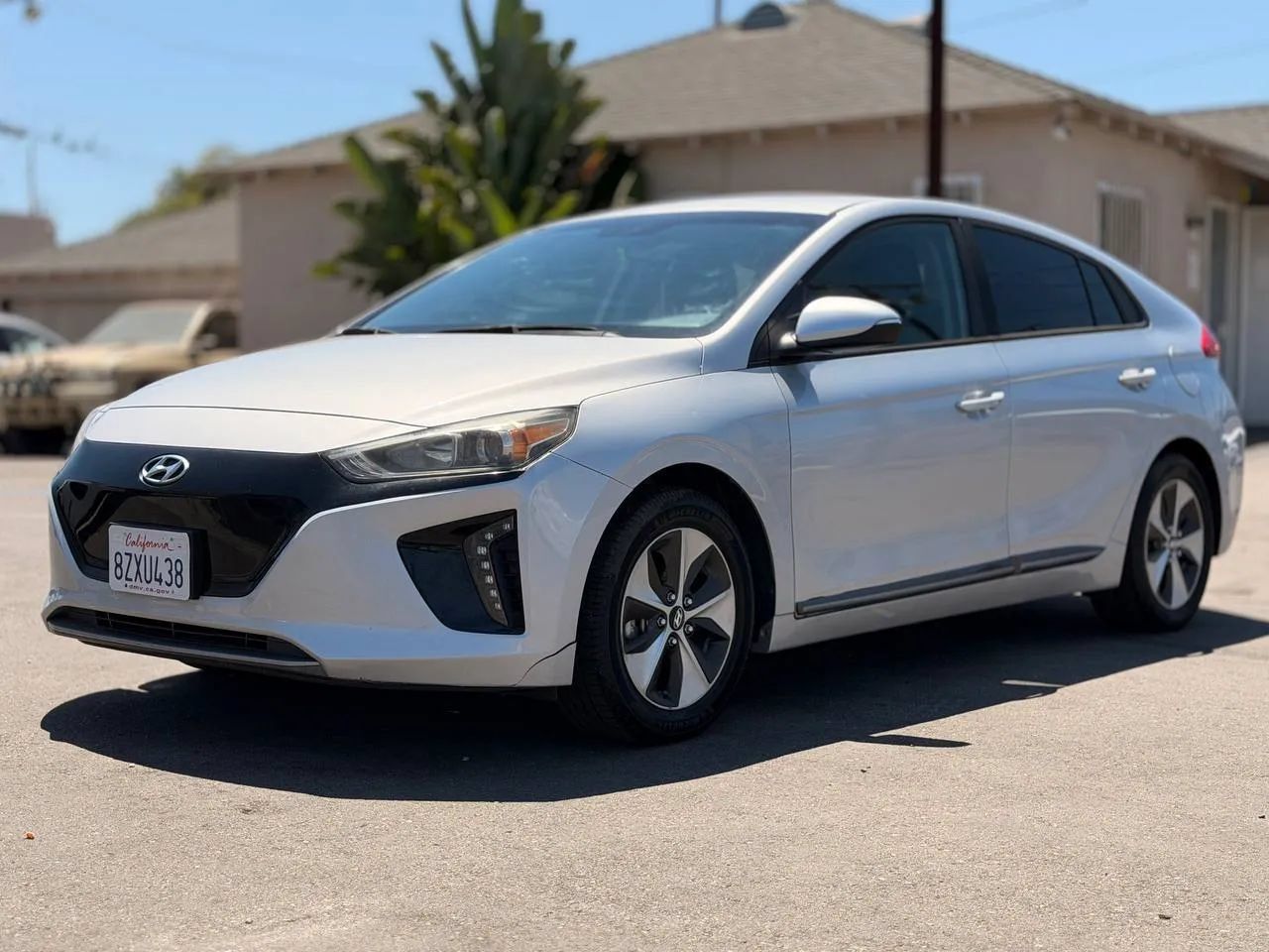 Used 2019 Hyundai Ioniq Electric FWD image 5