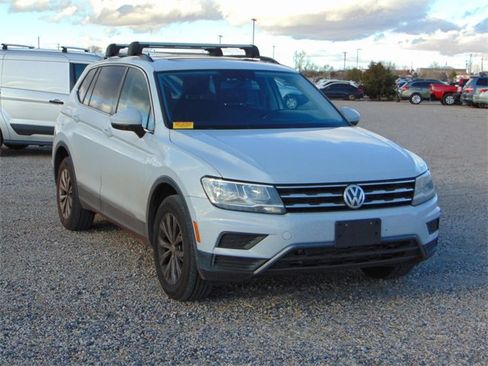 Used 2018 Volkswagen Tiguan SE w/ Panoramic Sunroof Package image 8
