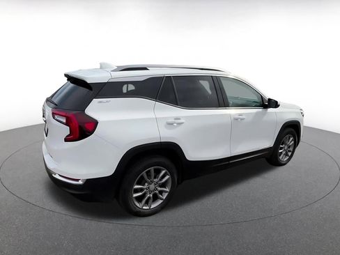 Used 2024 GMC Terrain SLT image 14