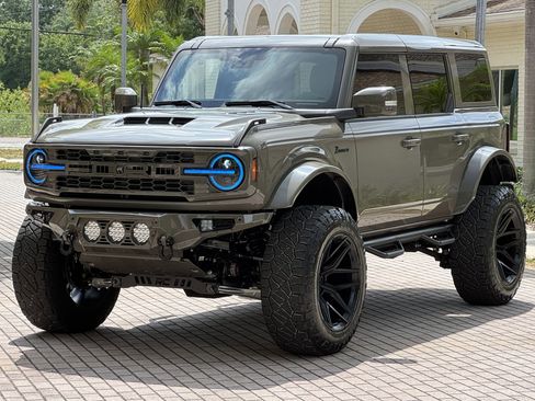 Used 2025 Ford Bronco Outer Banks image 9