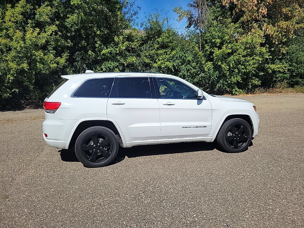 Used 2015 Jeep Grand Cherokee Altitude AWD/4WD image 10
