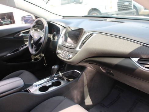 Used 2020 Chevrolet Malibu LT FWD image 13