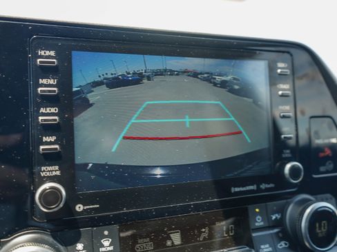 Certified 2021 Toyota Highlander XLE AWD/4WD image 25