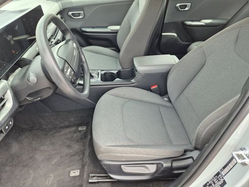 Used 2025 Kia K4 LXS image 16