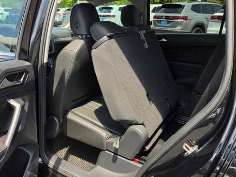 Certified 2023 Volkswagen Tiguan SE w/ Panoramic Sunroof Package FWD image 46