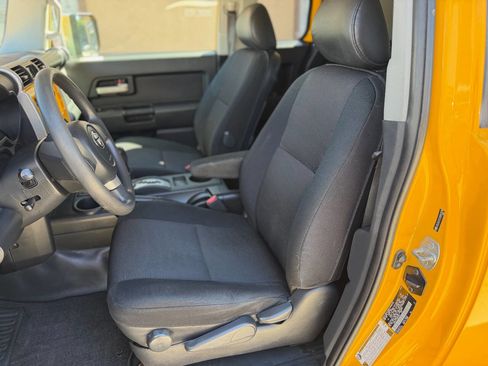 Used 2007 Toyota FJ Cruiser Base 4dr SUV (4L V6 5A) image 12