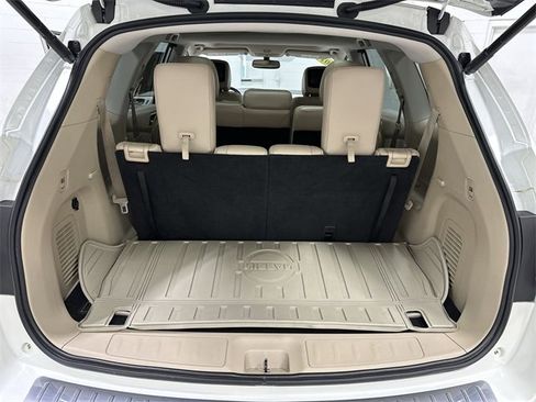 Used 2017 Nissan Pathfinder Platinum image 27