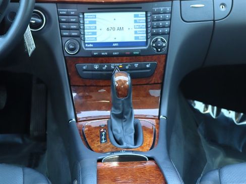 Used 2005 Mercedes-Benz E 500 4MATIC Sedan image 13